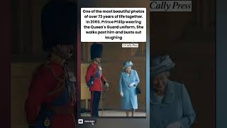 Be honest… Queen Elizabeth walked past Prince Philip in her guard uniform. Her laugh says it all. 👑😂