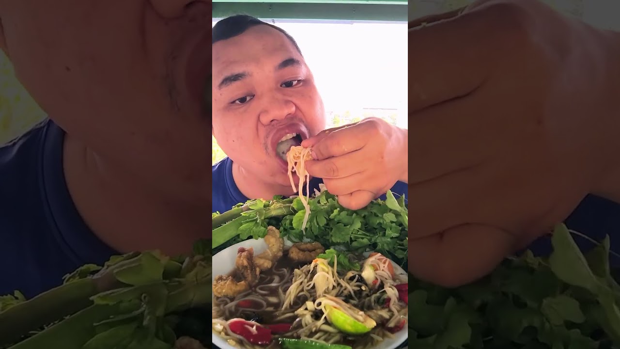 ตำซั่วยั่วยั่ว กับแคบหมู กรอบกรอบ และผักแกล้ม