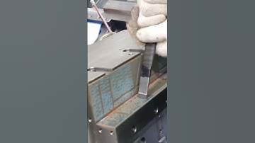 Hand scraping for all Smart Machine Tool NL series for the best machining accuracy.