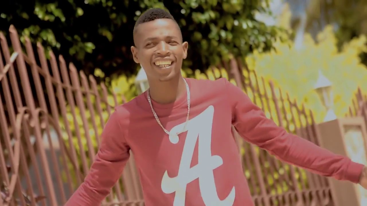 Aquimo Efitina Oficial Video HD MP4