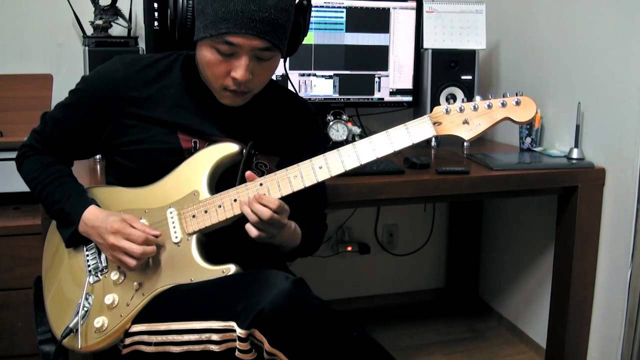 Fender American Deluxe Strat FSR Aztec Gold - YouTube