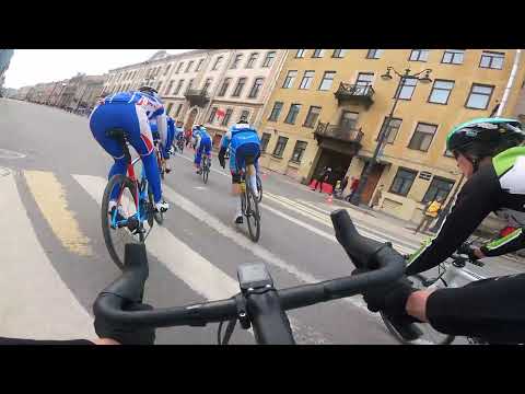 Видео: Тур де Флэт: езда на Тур де Франс в помещении, чтобы никто не был вынужден выйти на улицу