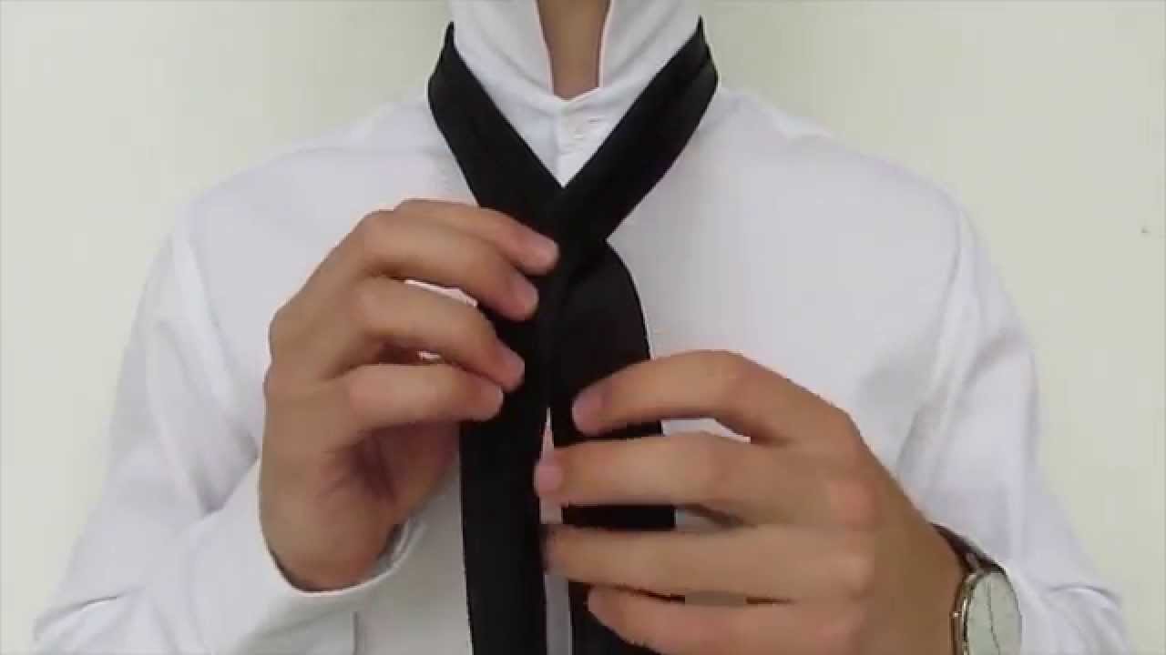 How to Tie a Tie (Pratt Knot)