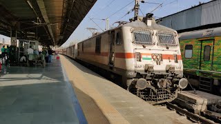 11080 Gorakhpur - Mumbai LTT Express Via Barhni Entering Kanpur Central Railway Station 11080 Gorakhpur - Mumbai LTT Express Via Barhni Entering Kanpur Central Railway Station