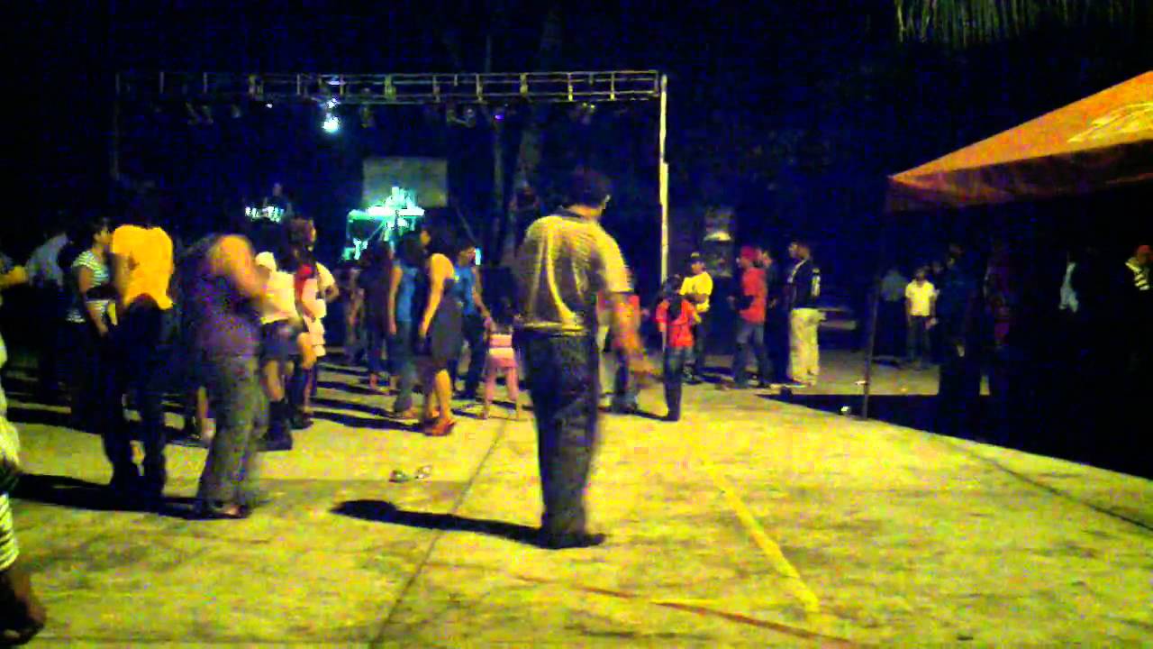 BORRACHOS CHISTOSOS, BAILANDO MICAELA YouTube