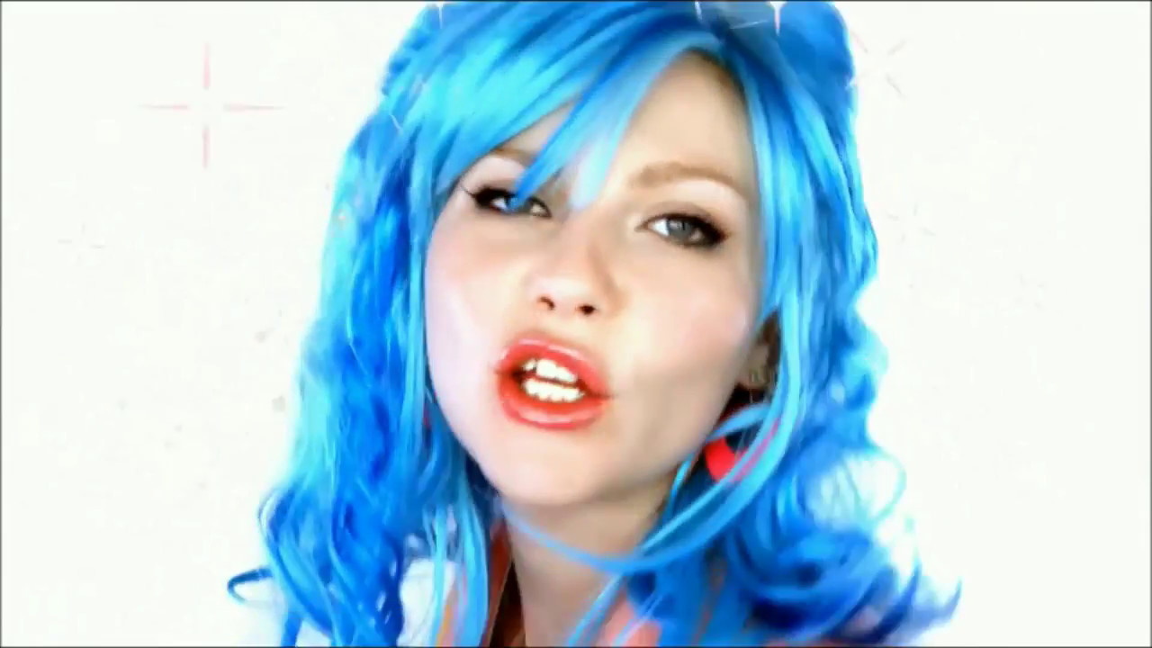 Kirsten Dunst turning Japanese YouTube