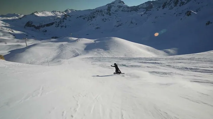 Beautiful Snowboard Carving in Tignes