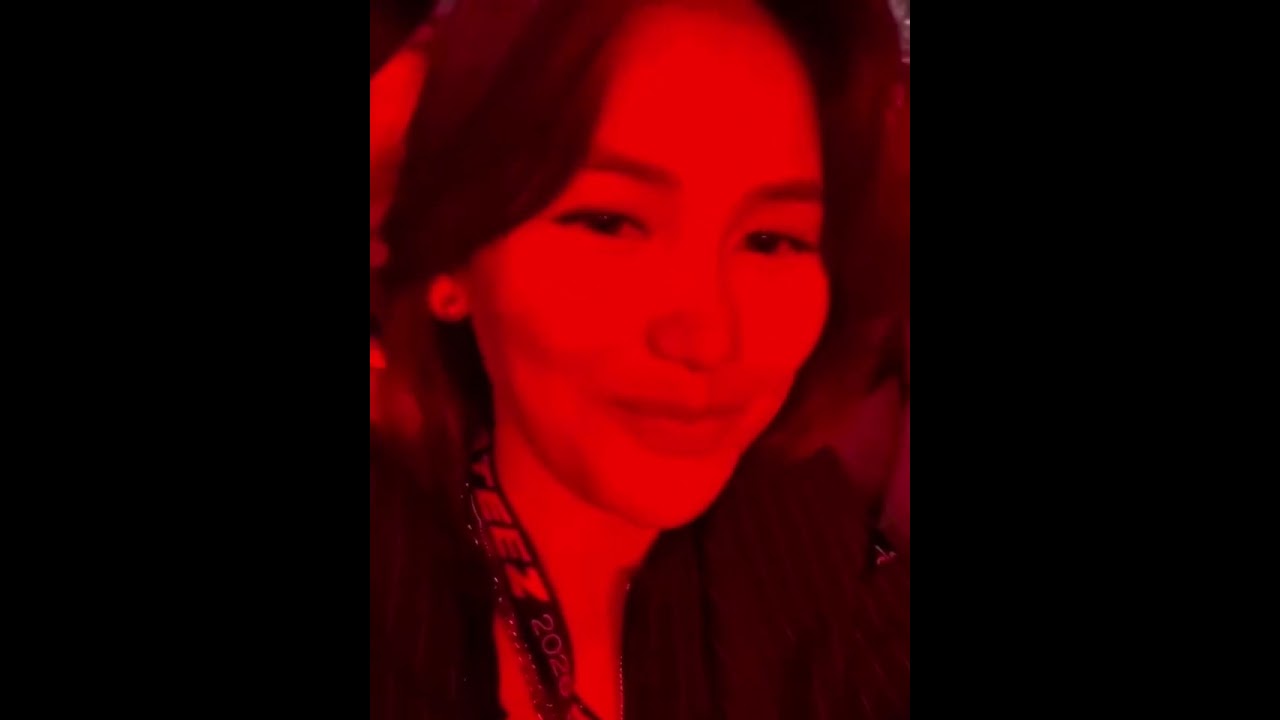 AYU TING TING LAGI NONTON KONSER