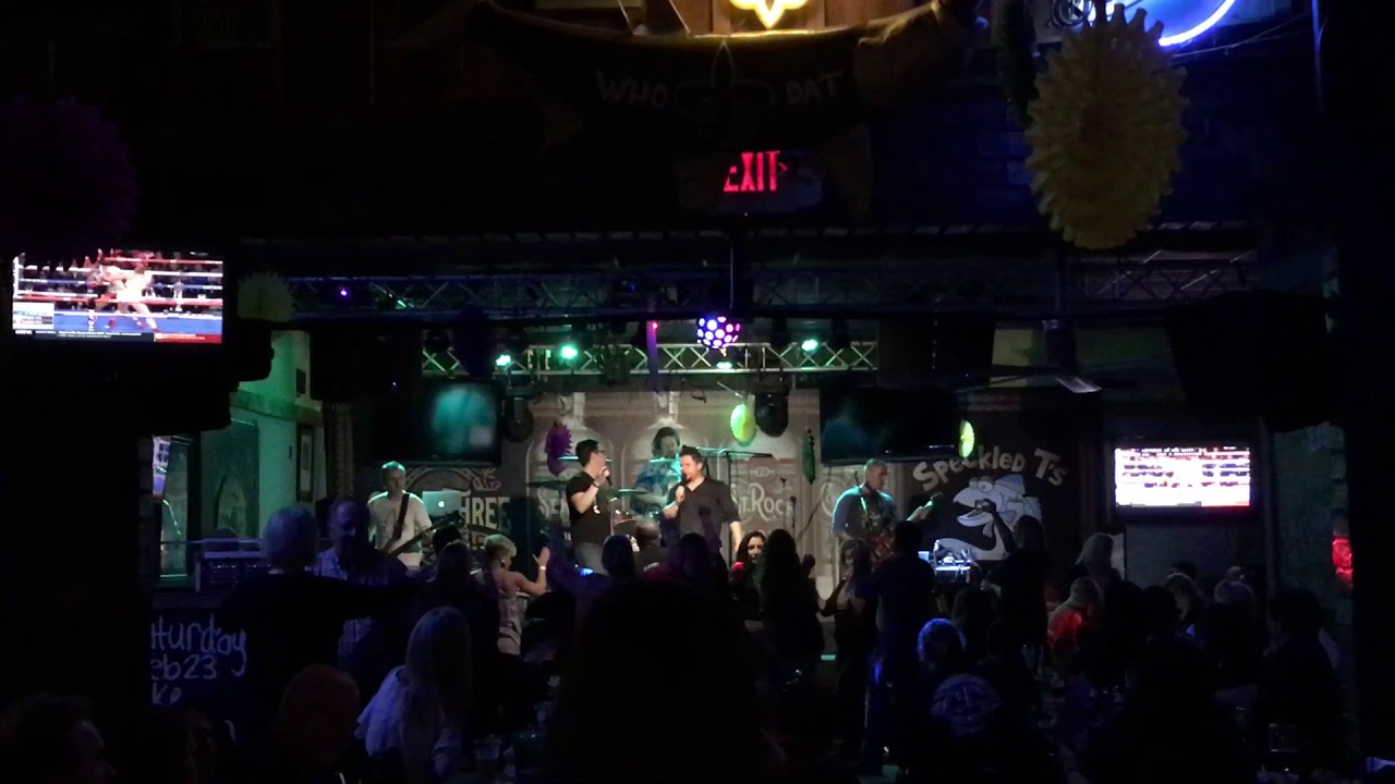 Speckled T’s restaurant on typical Friday night in Slidell,LA. camera iphone 8 plus apk