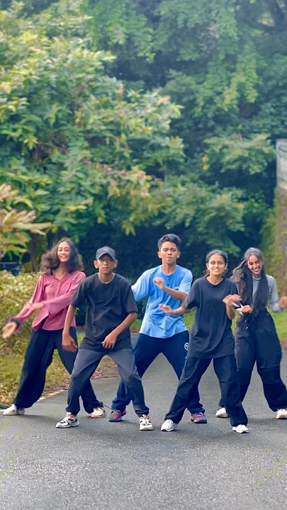 කන පැලෙන්න දෙන්න ඔනෙ 😡 DC| ME 🤪 #dance #dancecompetition #dancer #choreography