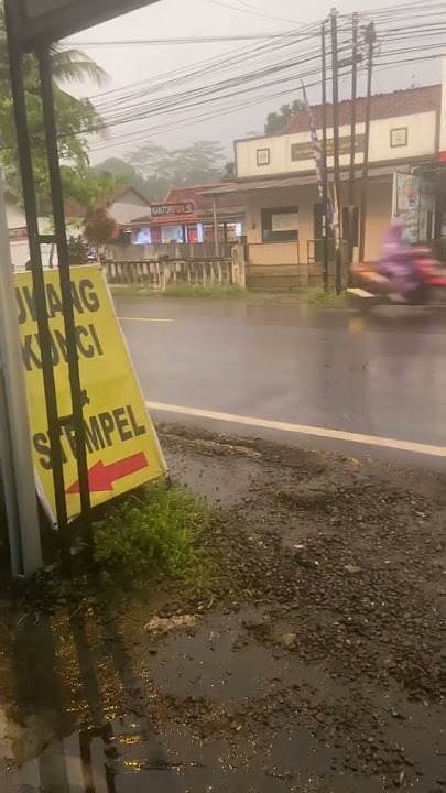 Kejebak hujan.. #fypシ #statusvideo #statuswhatsapp #mentahanvideo #storywa #prankvideo #shortvideo