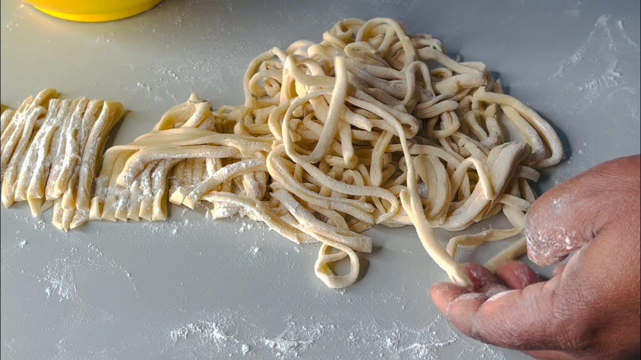 HOW TO MAKE DELICIOUS EGG NOODLES FROM SCRATCH// HOMEMADE NOODLES YouTube