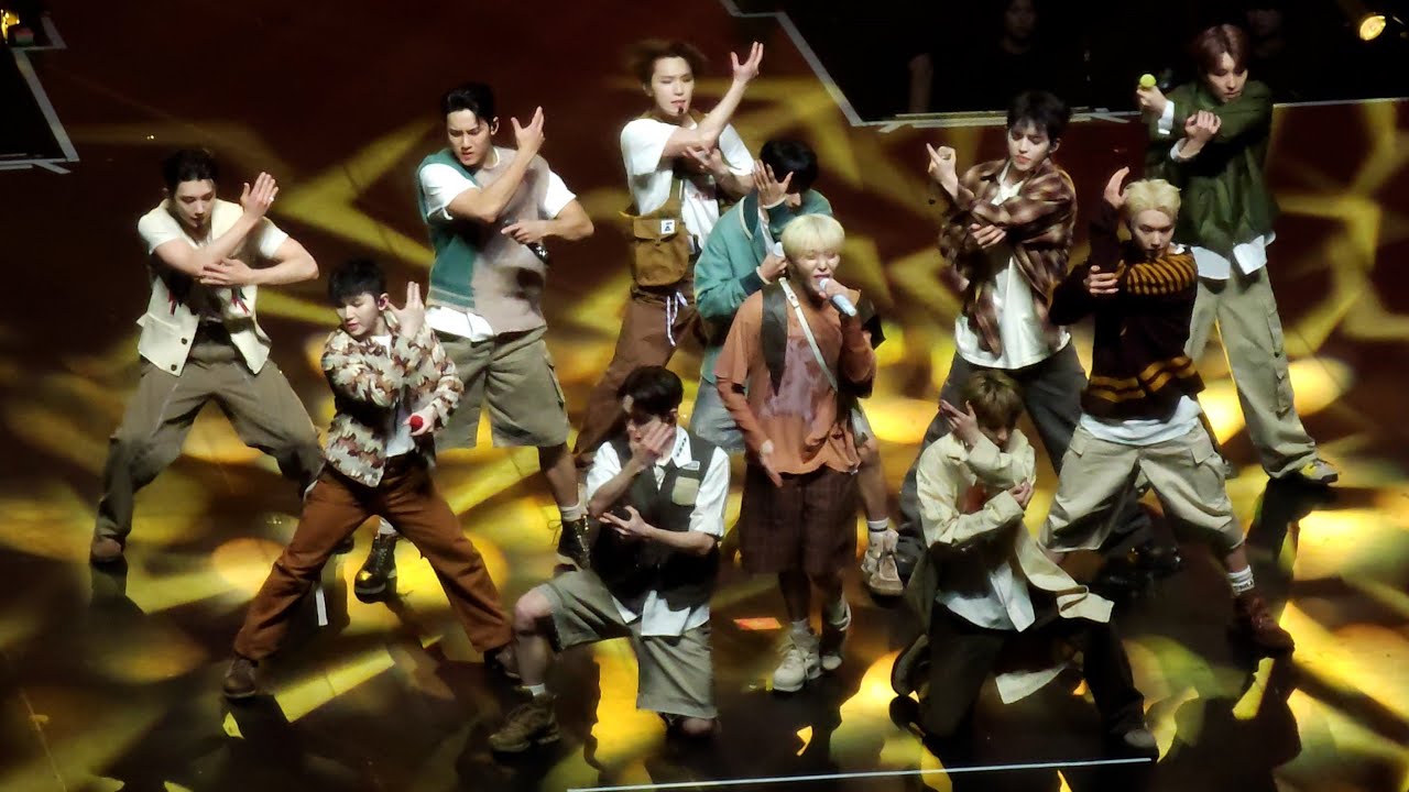 241031 SEVENTEEN LIVE in San Antonio for SEVENTEEN RIGHT HERE World Tour HAND Ver