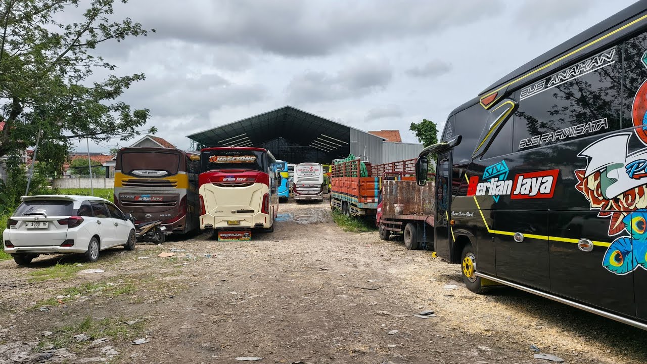 live Garasi Po. Berlian Jaya Kudus. Ketemu Mas Symont Specialist Livery Po. Haryanto. 