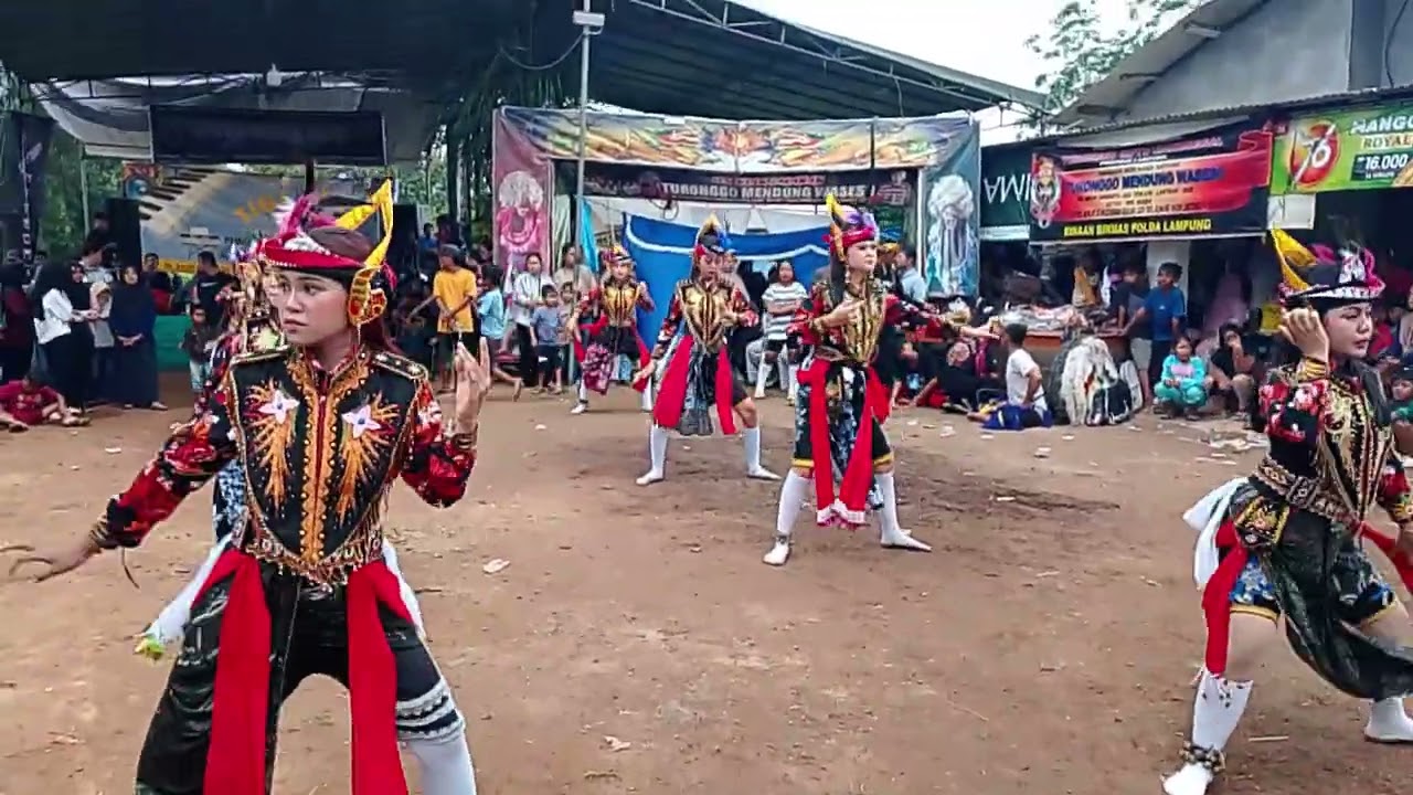 NARI PEGON  PUTRI JARANAN TURONGGO MENDUNG WASESO live  yukum jaya gang seruni Lampung Tengah.