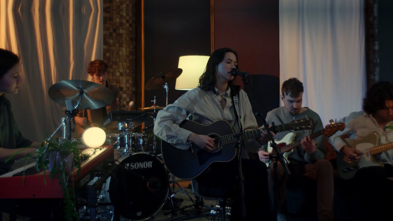 Alexine - i'm sorry, i let you down (Live Session)