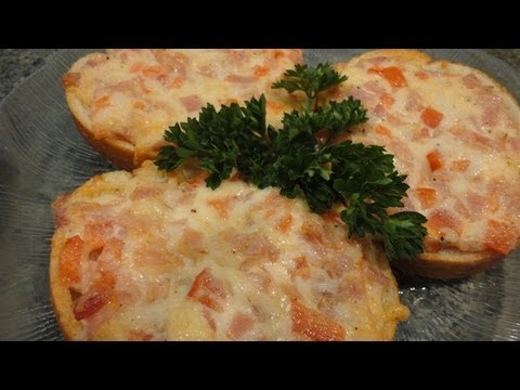 Видео рецепт Рецепт горячих бутербродов с колбасой и сыром