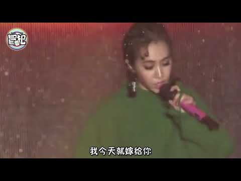 真在一起了?五月天阿信深夜晒与蔡依林搂腰照,粉丝纷纷求解释