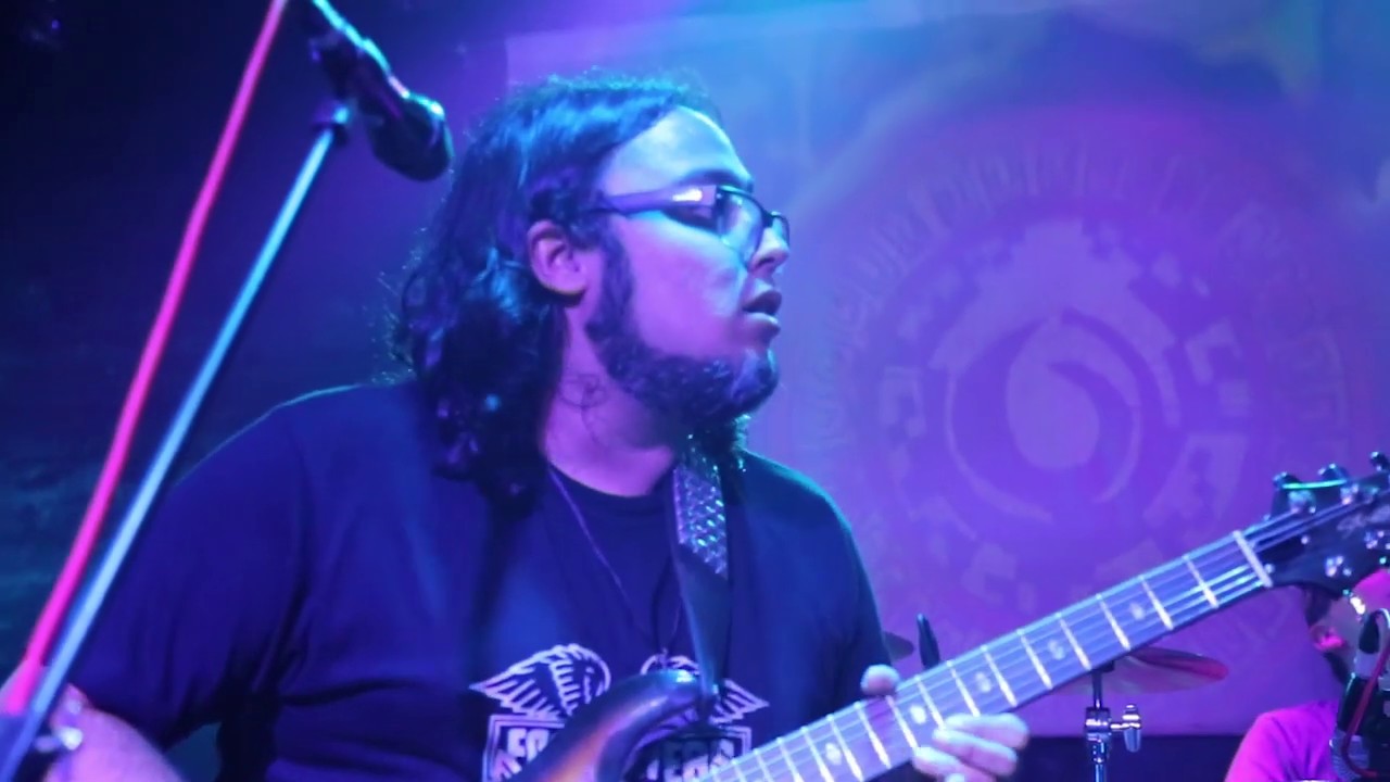 Eskeje - Alucina tu sintonía (En vivo 2017)