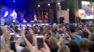 zaho tourne la page en live