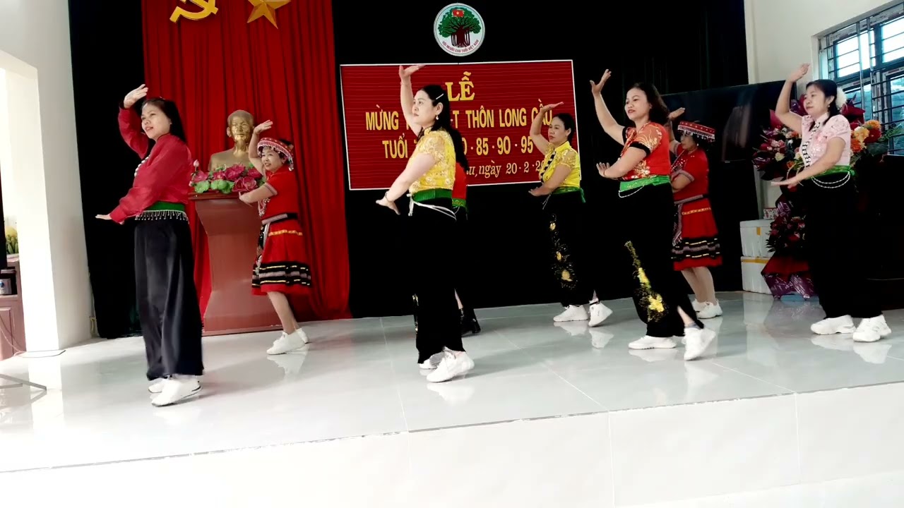 Tiếng khèn hoa ban nở clb dân vũ thôn long cầu