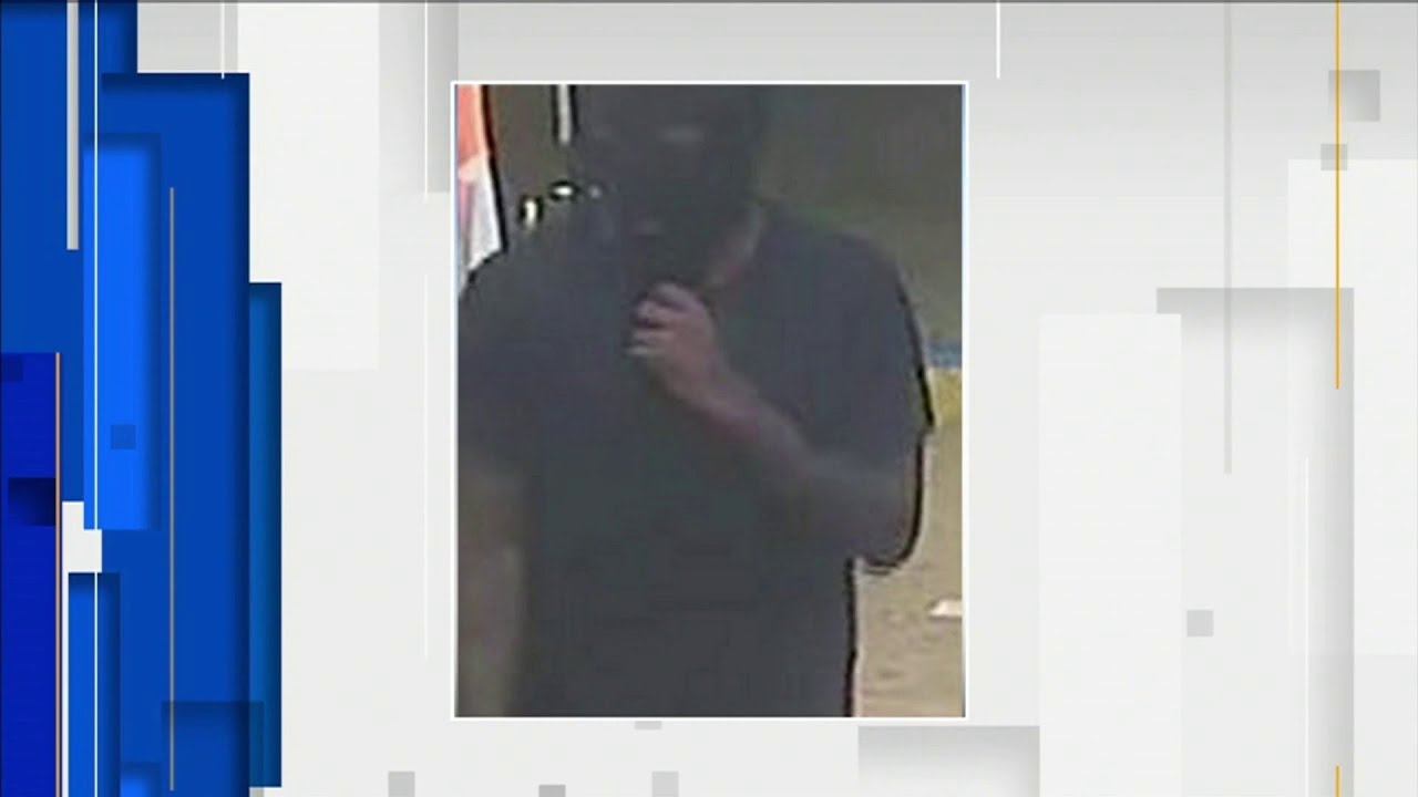 7-Eleven clerk robbed at gunpoint in North Miami, police say - YouTube