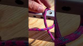 One way to tie the lark's head