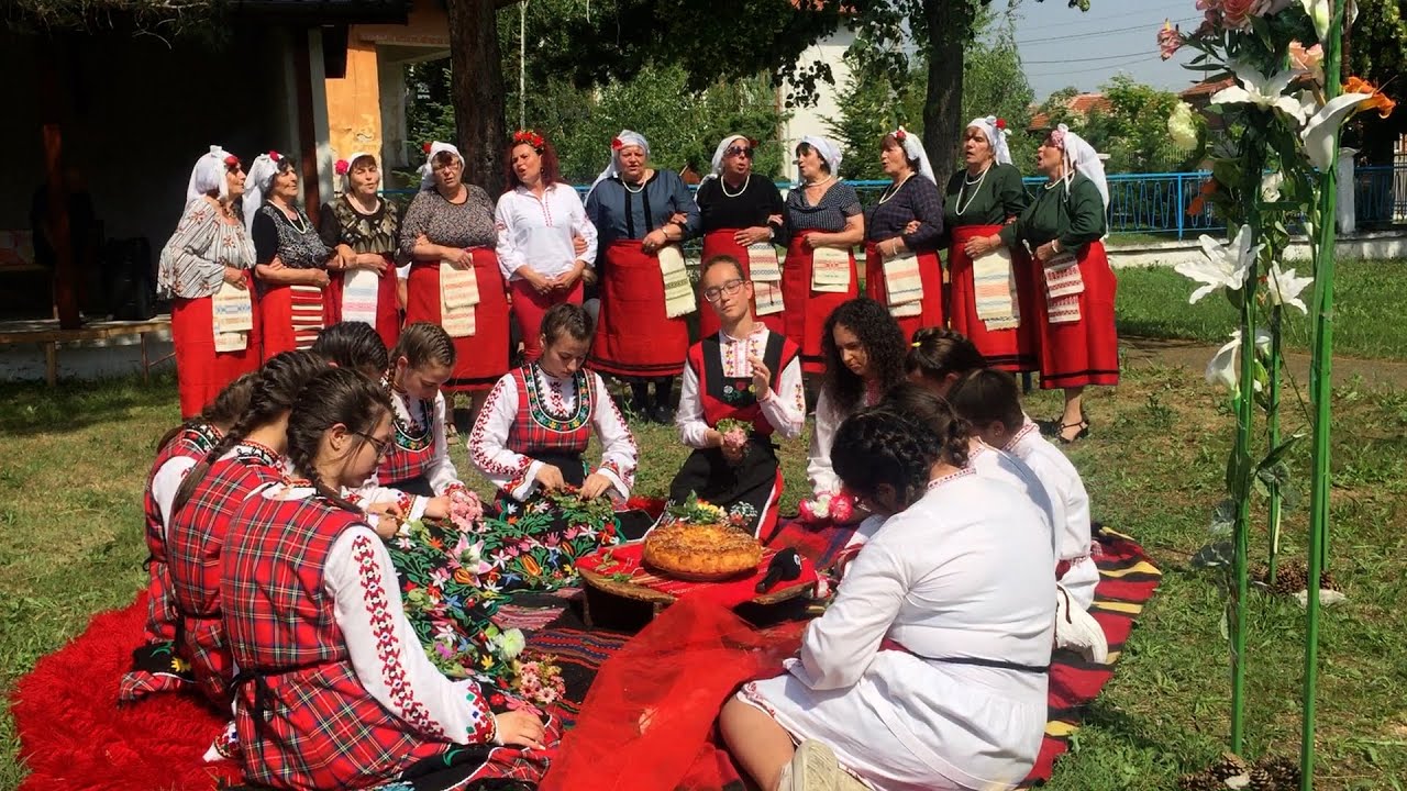 Еньовден в с. Войводово - Школа по етнография и ДТА "Южняче" към МЦ ...