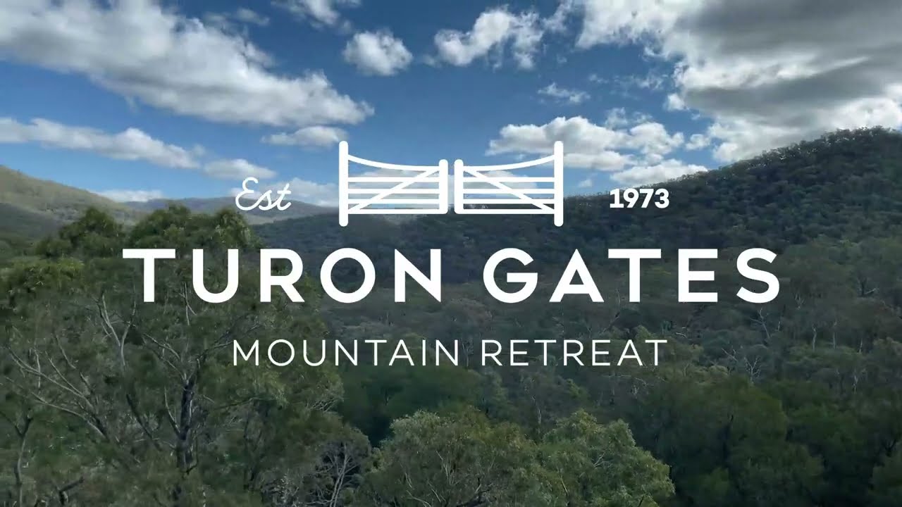 Turon Gates pet friendly 4 bedroom 2 bathroom log cabin sleeps up to 8.