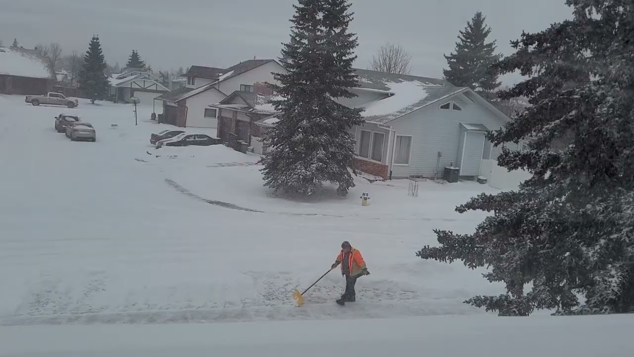 Battling a Massive Snow Dump in  -20°C |  Edmonton Winter Storm