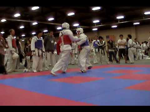 Aaron Schumacher MIT TKD Tournament 2008 sparring match (2/3)