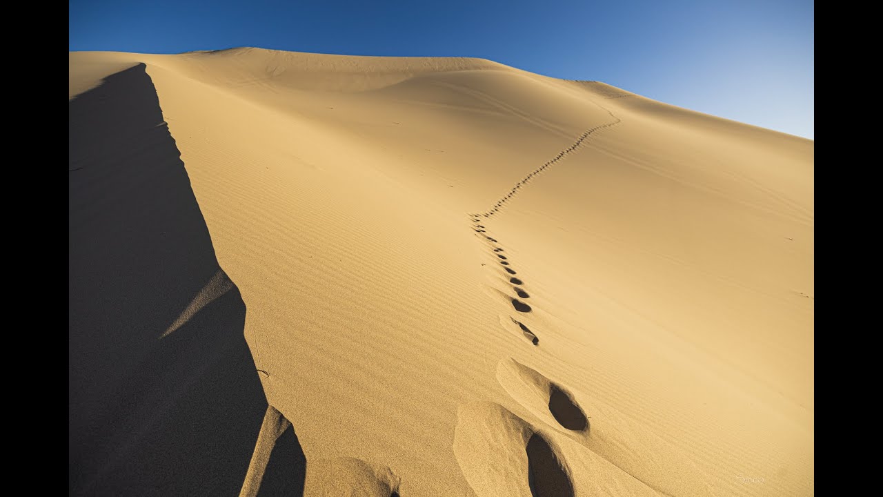 Singing sand dune in Nevada hums, booms, and vibrates. No human