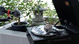 Blueberry hill - Louis Armstrong - HMV 102 Gramophone Phonograph - 75228 04372