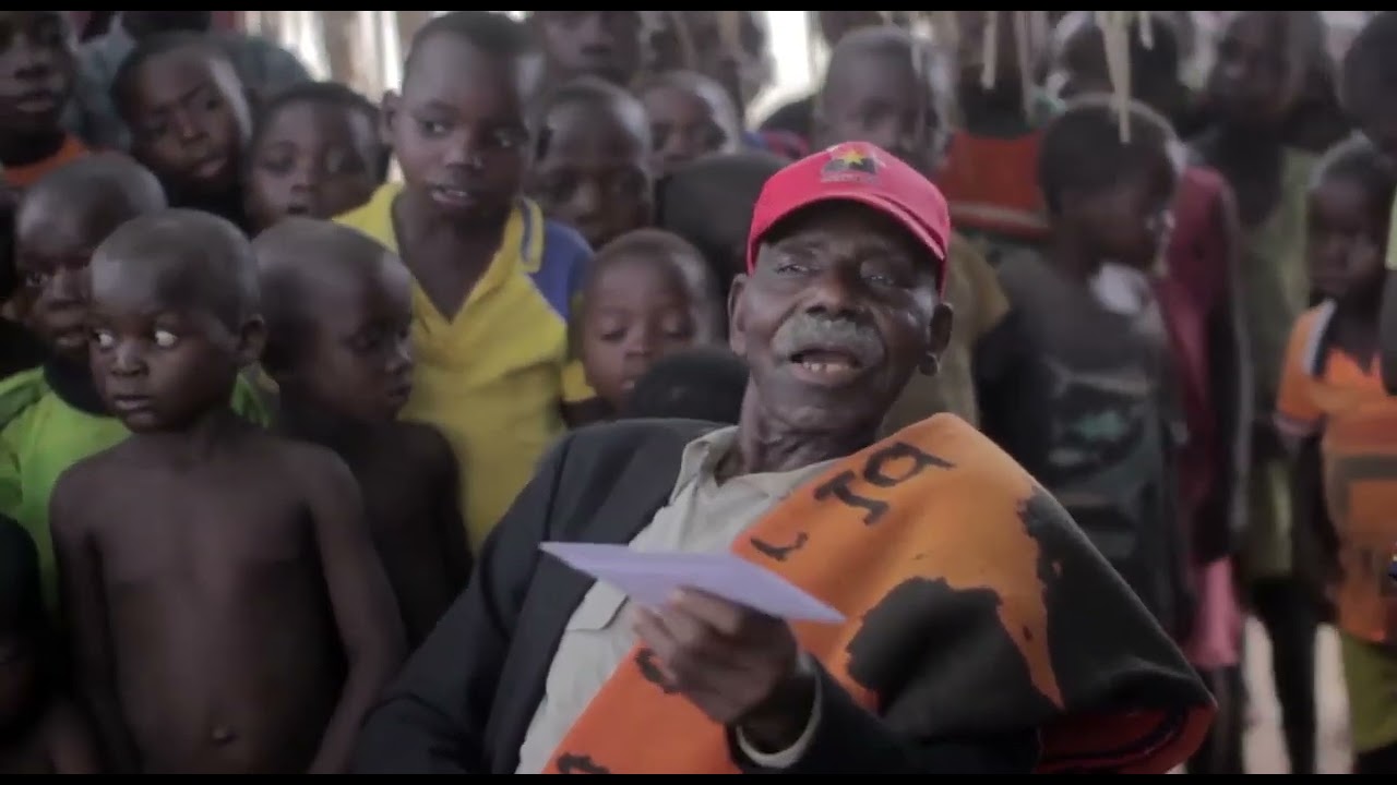 l'orchestre kempee international rend hommage au grand chef kezani au village Bopaka