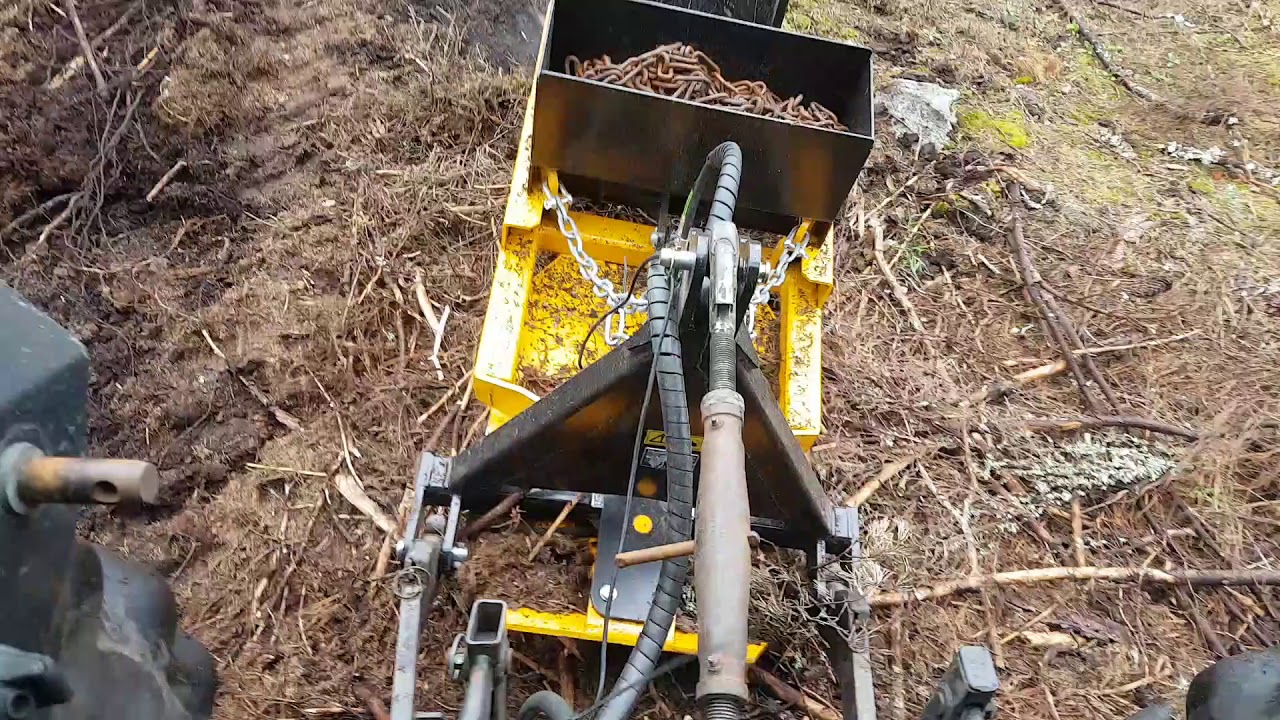 Markberedning med traktorn.