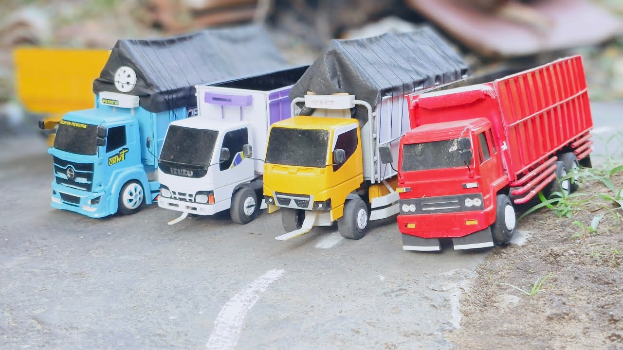 MANTAP!!! DISINI BANYAK MOBIL MOBILAN TRUK OLENG BERAKSI DI JALAN MINI