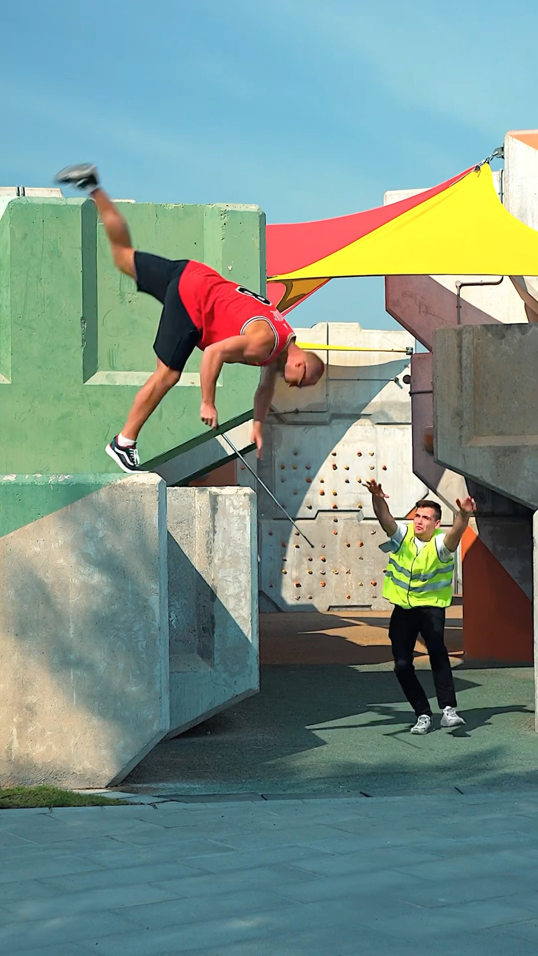 Parkour Athlete Pretended to Be a Blind Man Prank??‍?‍➡️#kiryakolesnikov #funny #prank #parkour