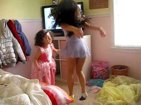 Bella Jugando