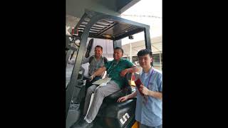 UN Forklift Draws Crowds at Canton Fair! by UN FORKLIFT 64 views 1 year ago 19 seconds