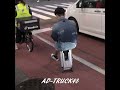 何でもアリ？これが乗ったまま楽に移動できる電動スーツケース？