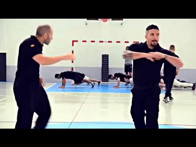 Kapap Krav Maga instructor Avi Nardia demonstrates escrima stick-fighting –  Stock Editorial Photo © guruxox #315081816