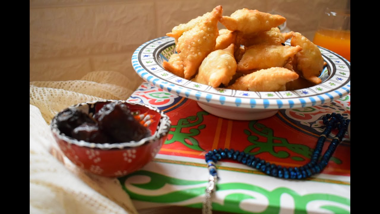 Kheema Sambousek - The Middle Eastern way of making Samosa - YouTube