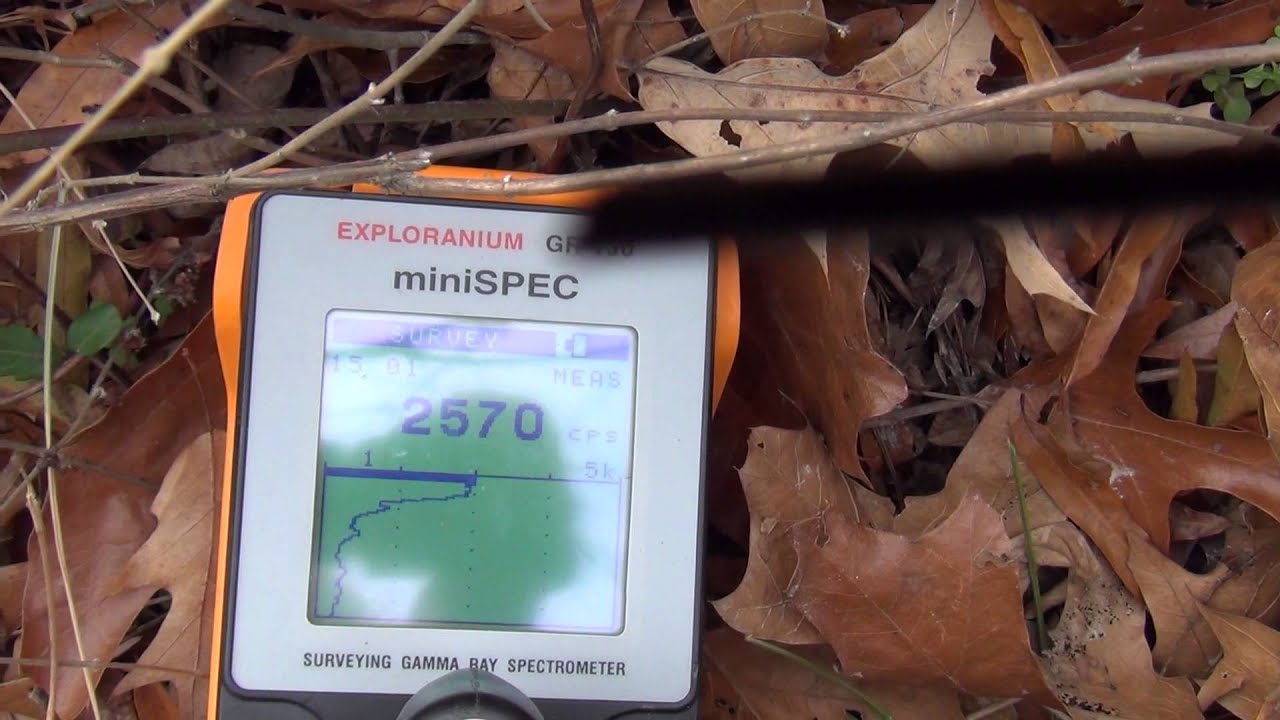 Exploranium GR-130 detecting uranium - YouTube