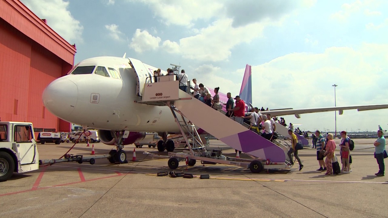 Wizz Air Opens First UK Base At London Luton Airport