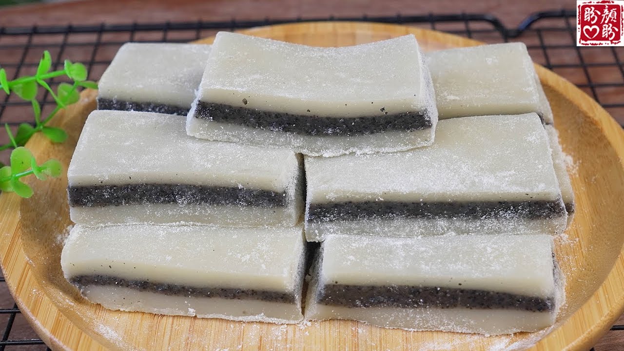 超好吃的黑芝麻粉片糕，做法非常的简单，只需一拌一蒸就可以了，成品非常的软糯Q弹，好吃不腻，而且放至几天都不会变硬！Black sesame Glutinous rice cakes。