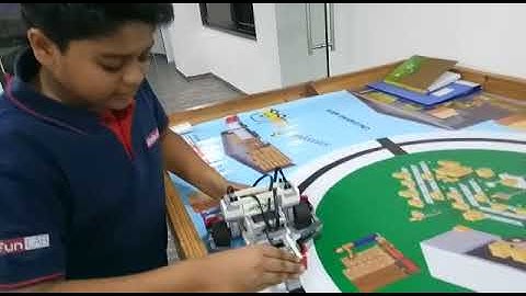 Lego Line Follow Robot - Divij Shah - RFL Ahmedabad(8980172306)