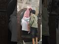 عفوية الشيخ السديس مع طفل في الحرم ٠ 