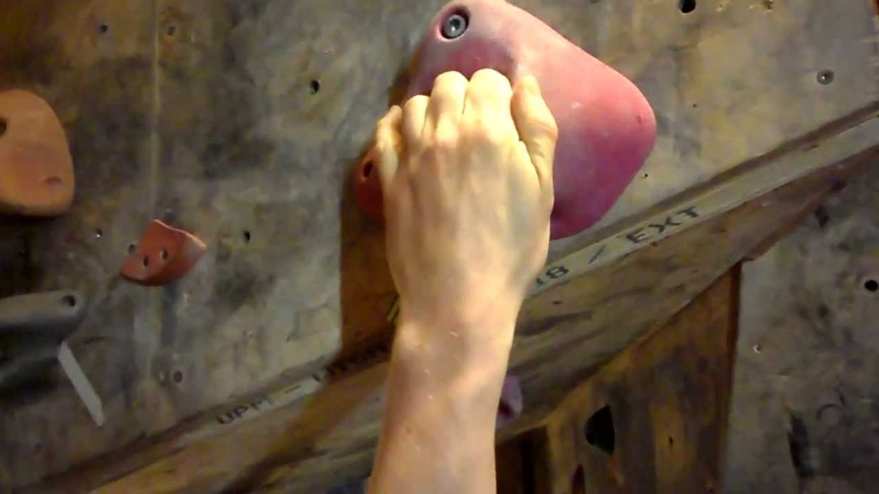 ONE ARM PULL UP on bouldering wall @ 94kg (easy three finger pocket)