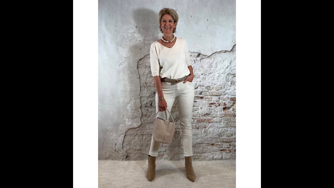 Evy basic pullover v-hals korte mouw buttermilk & Jeans elastische taille buttermilk