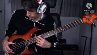 Davie504 play River Flows in you  (yiruma) on bass